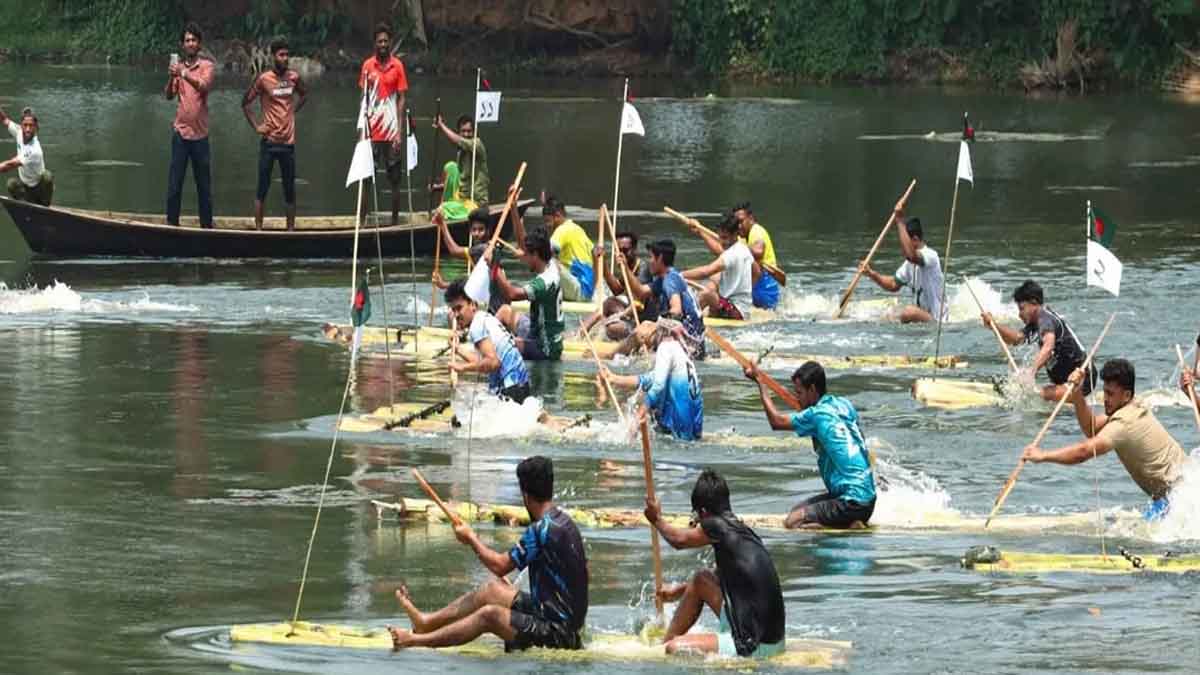 জাবিতে চৈত্র সংক্রান্তিতে ঐতিহ্যবাহী ভেলা বাইচ অনুষ্ঠিত