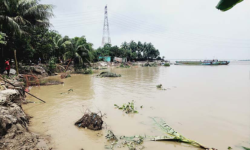 পদ্মা সেতু প্রকল্প এলাকা রক্ষা বাঁধের আরও ২০০ মিটার বিলীন