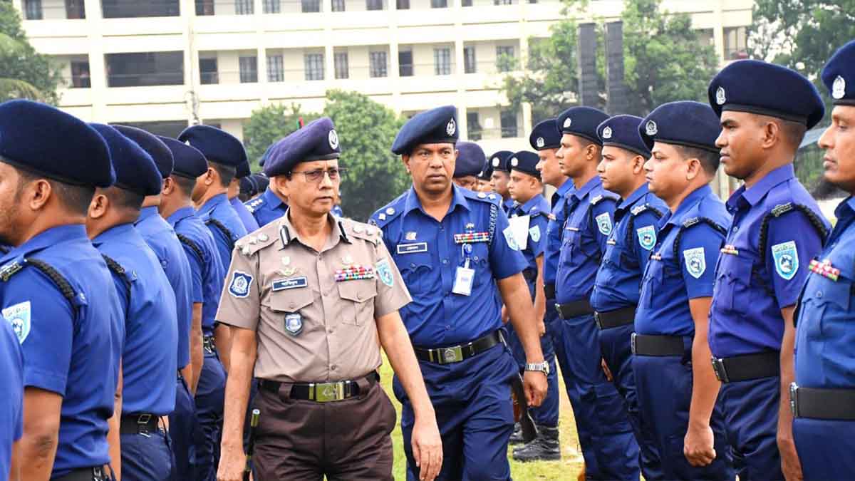 দিনাজপুরে জেলা পুলিশের বার্ষিক পরিদর্শন করলেন ডিআইজি