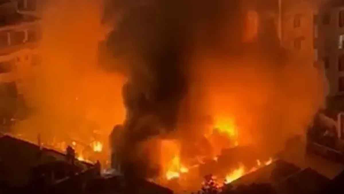 রাজধানীর তুরাগে বস্তিতে ভয়াবহ আগুন