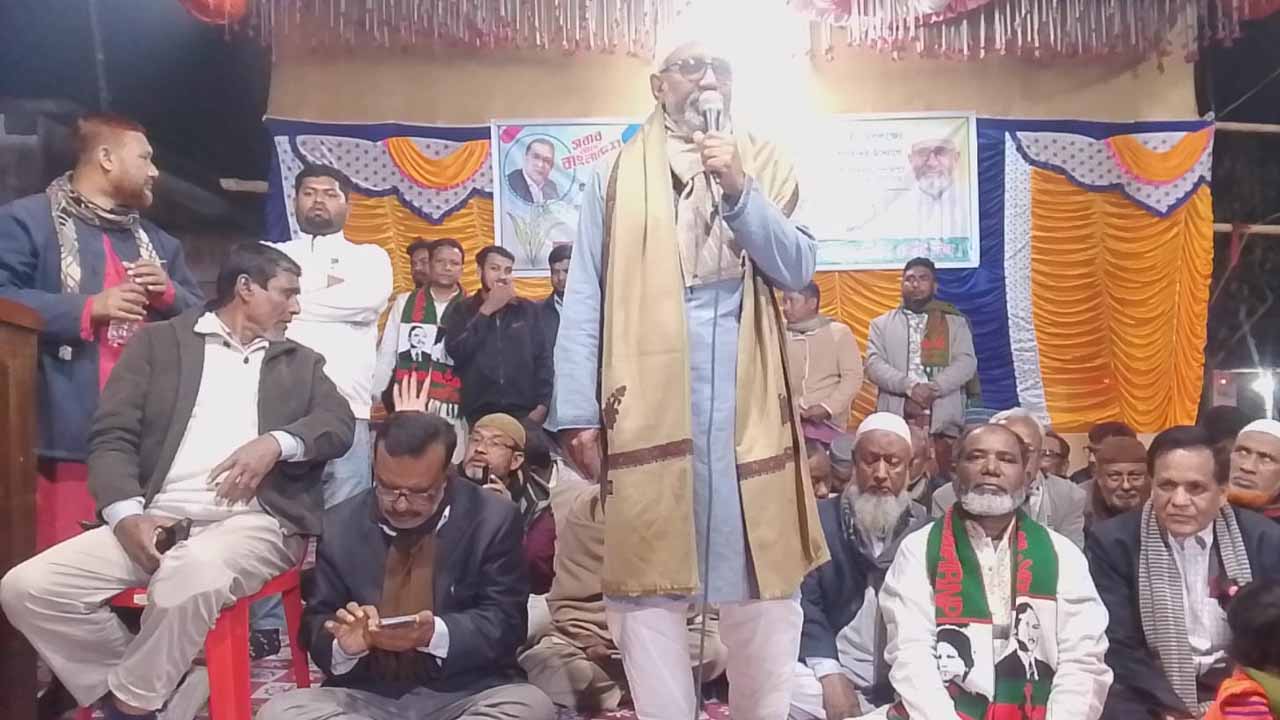 চিরিরবন্দরে বিএনপি প্রার্থী আখতারুজ্জামান মিয়ার পথসভা অনুষ্ঠিত