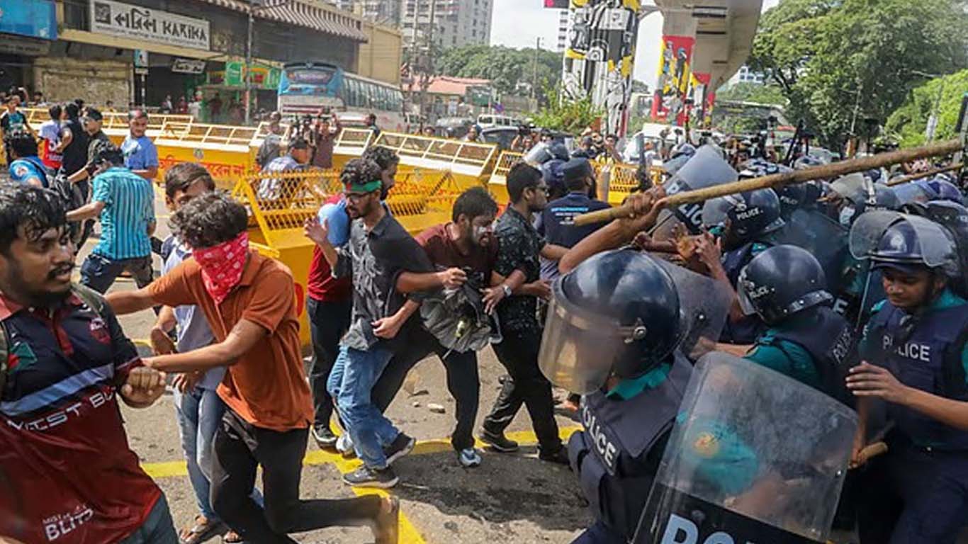 উপদেষ্টারা না আসা পর্যন্ত আন্দোলন চালিয়ে যাবে শিক্ষার্থীরা