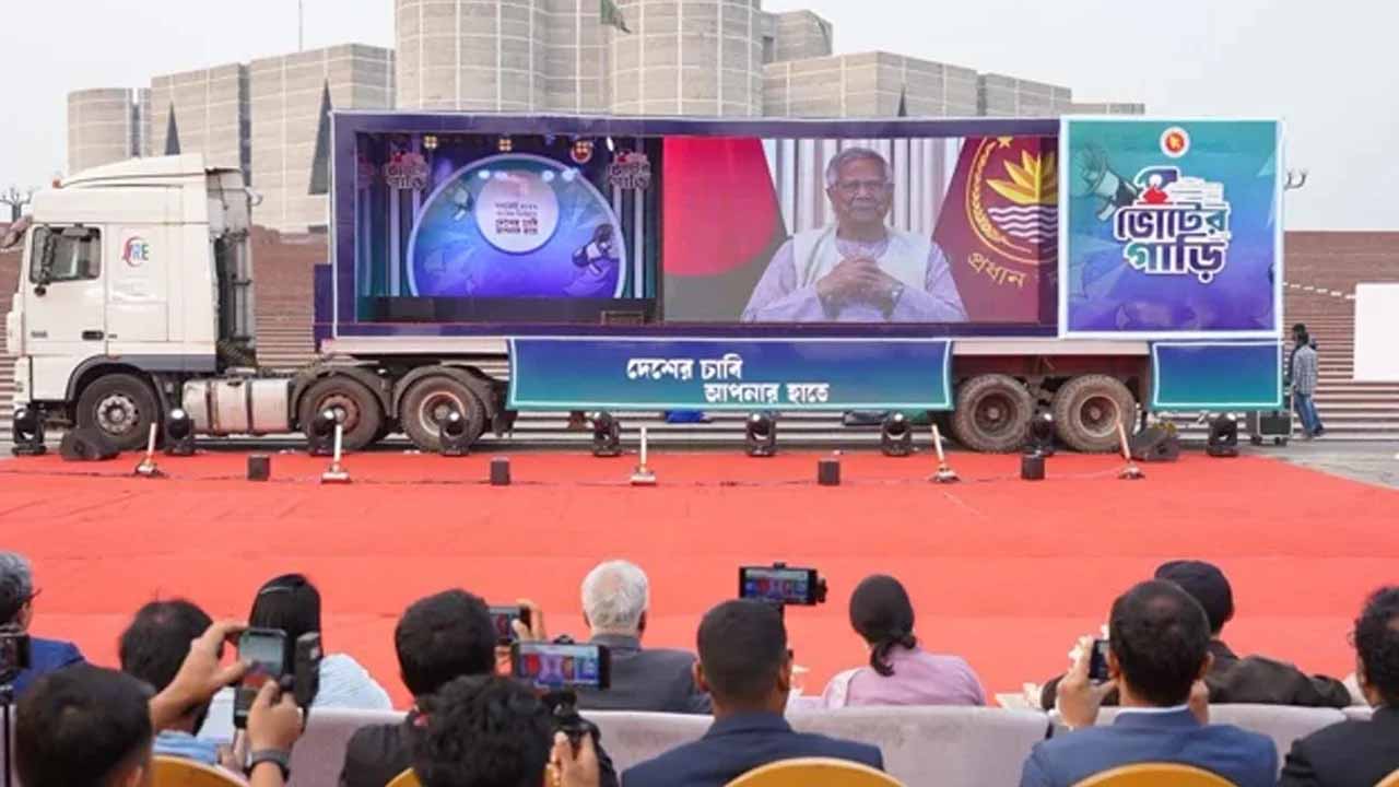যাত্রা শুরু করলো ভোটের গাড়ি সুপার ক‍্যারাভান