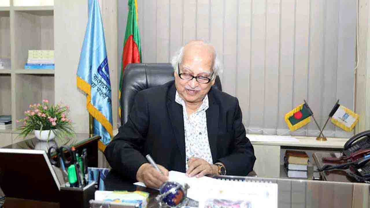পদত্যাগ করলেন ইউজিসির চেয়ারম্যান