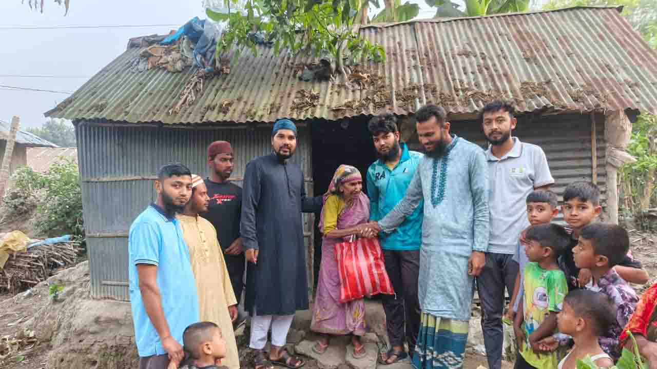 অসহায় ও দরিদ্রদের মাঝে মানবকল্যাণ যুব ফাউন্ডেশনের ঈদ সামগ্রী বিতরণ