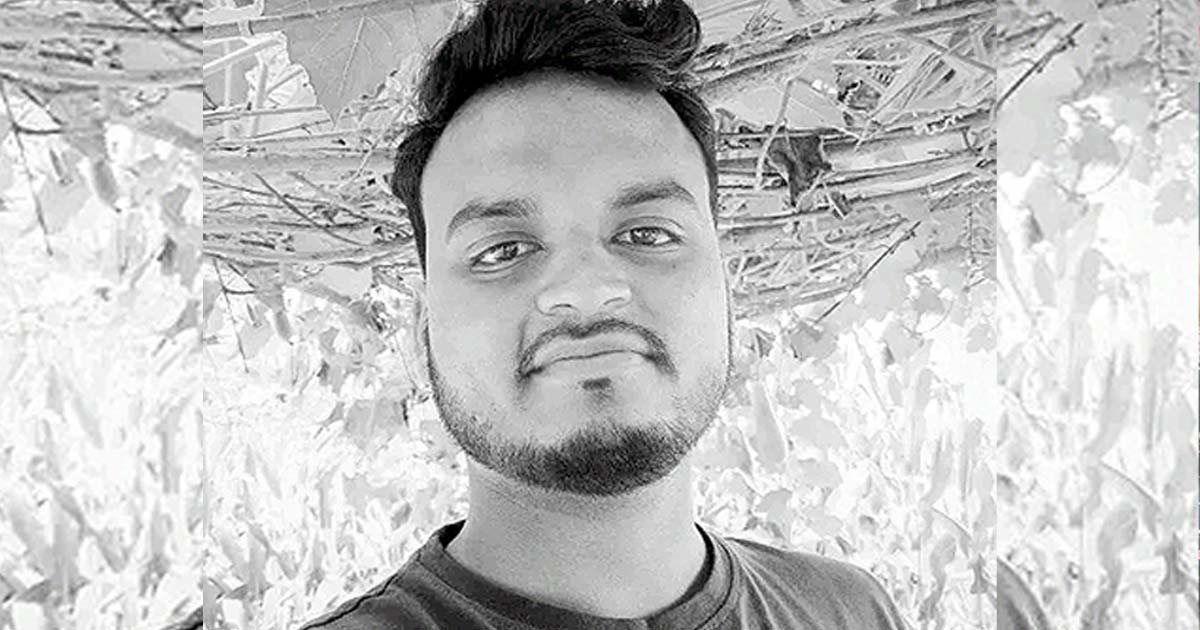 দুই পায়ের হিপ নষ্ট, বাঁচতে সবার সহযোগিতা চান ছাত্র প্রহ্লাদ