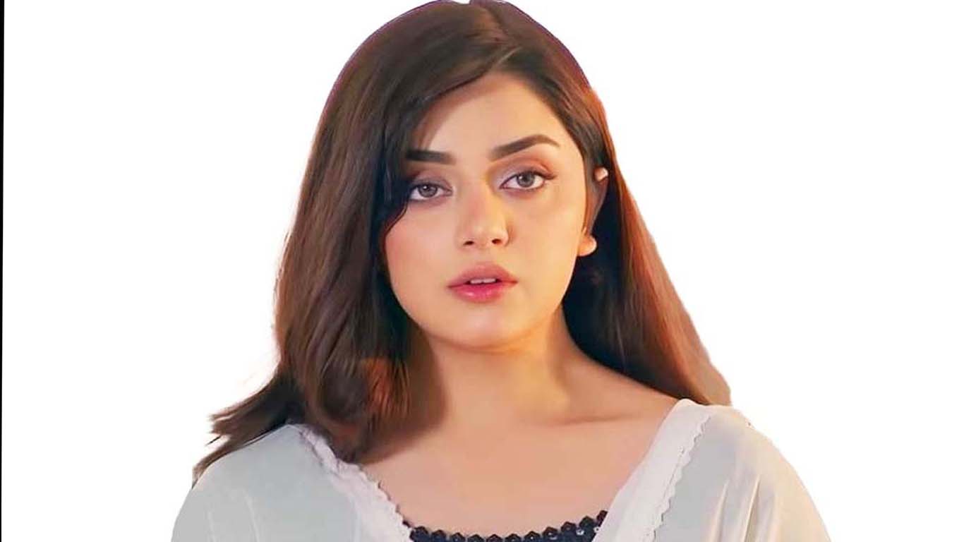 পাকিস্তানের অভিনেত্রী আলিজাহ শাহের অভিনয় ছাড়ার ঘোষণা, কী সেই অভিযোগ