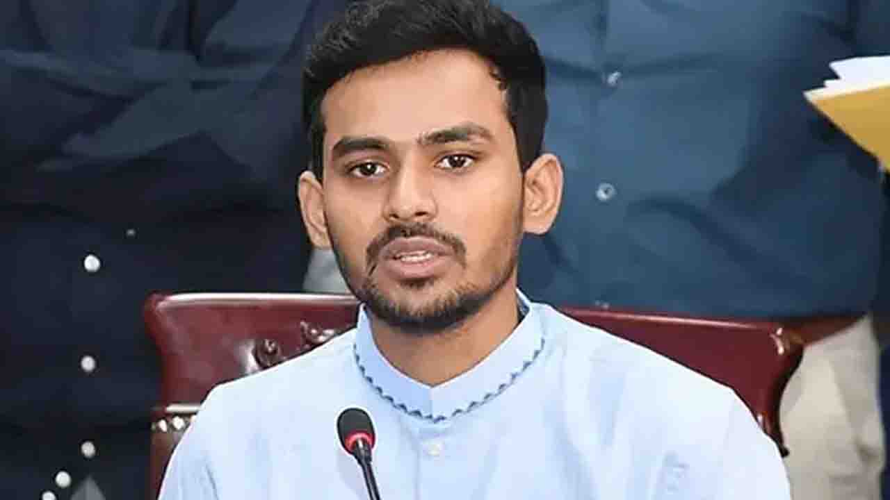 সম্পদের হিসাব ও কূটনীতিক পাসপোর্ট জমা দিলেন উপদেষ্টা আসিফ মাহমুদ