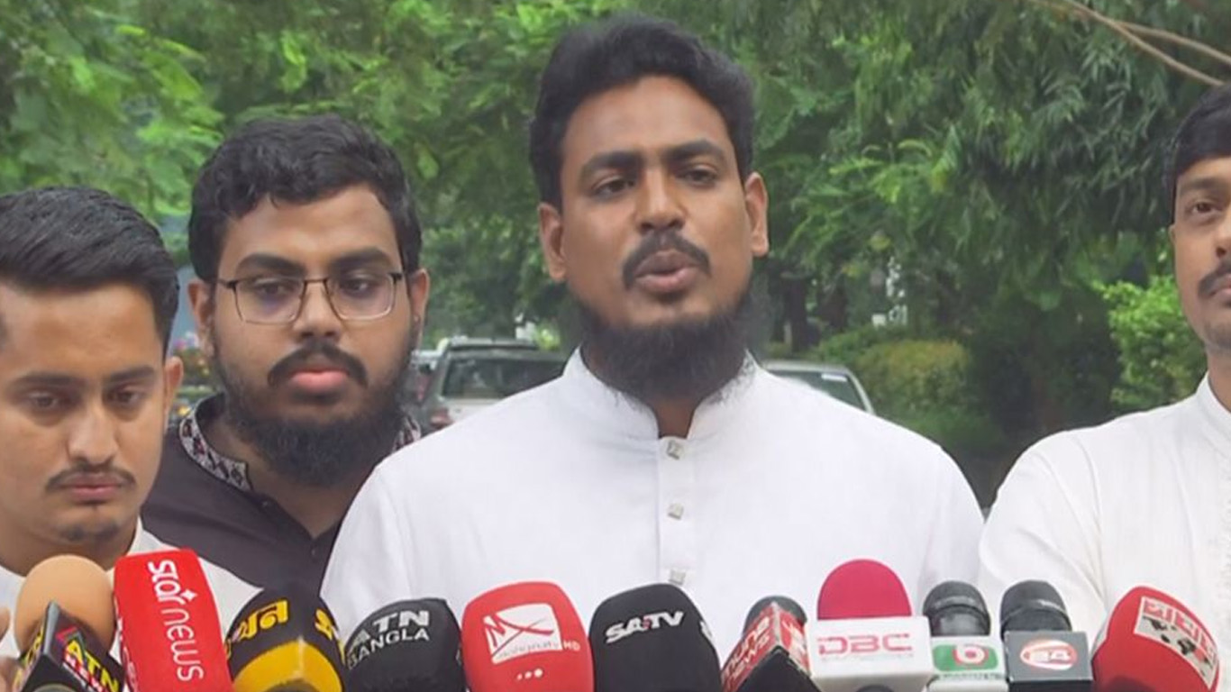 পাকিস্তানের উপ-প্রধানমন্ত্রী: একাত্তরের ইস্যু সমাধান করা উচিত