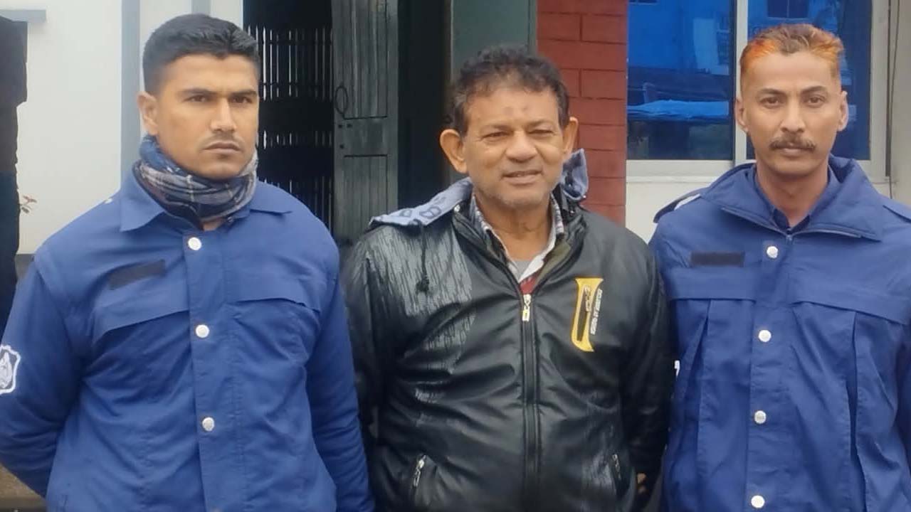 বোচাগঞ্জে বহিষ্কৃত আ.লীগ নেতা গ্রেপ্তার