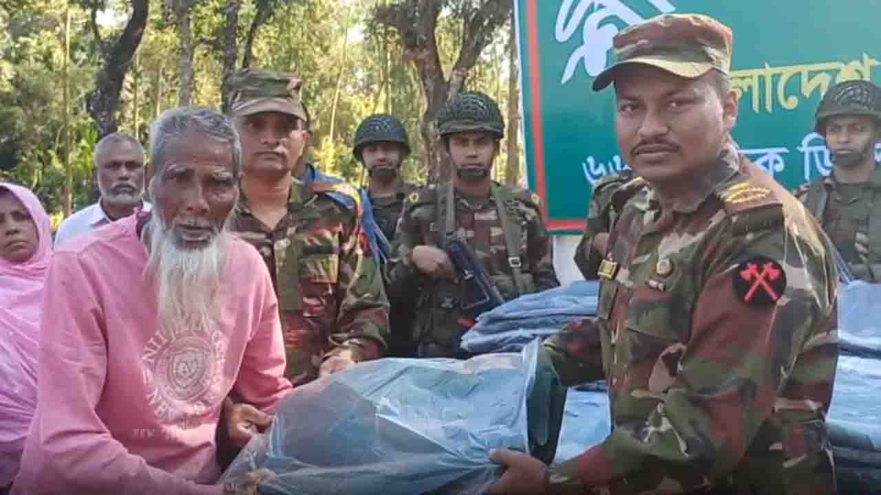 পঞ্চগড়ে সেনাবাহিনীর শীতবস্ত্র পেল ৬০ জন শীতার্ত মানুষ