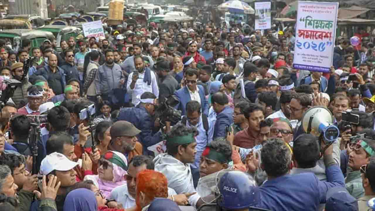 পরীক্ষা নিলেও মানসিকভাবে, ভেঙে পড়েছেন শিক্ষকরা