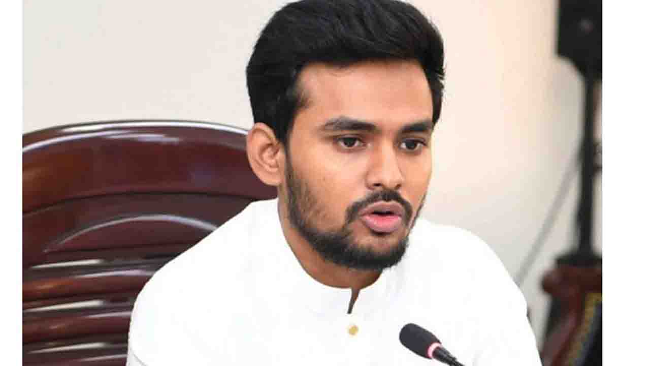 নির্বাচনে কোনো দলে নয়, স্বতন্ত্র হয়ে লড়বেন আসিফ মাহমুদ