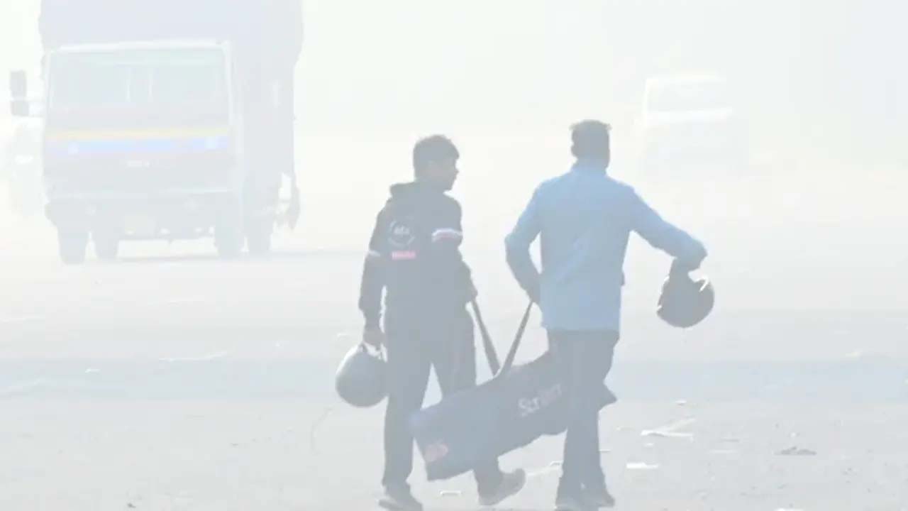স্কুল বন্ধ, বিক্ষোভে মানুষ, অসুস্থদের শহর ছাড়ার পরামর্শ