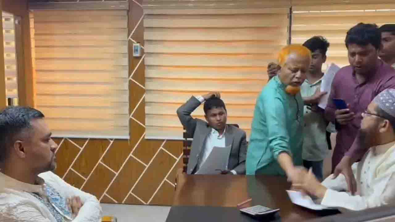 ইউএনও অফিস থেকে নিয়োগ পরীক্ষার কাগজ ছিনিয়ে নেওয়ার অভিযোগ