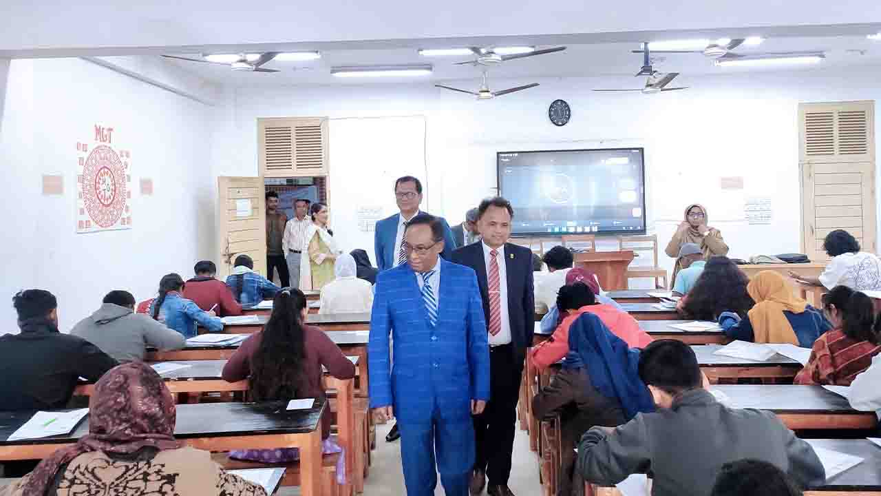 উৎসবমুখর পরিবেশে শেষ হলো হাবিপ্রবি‍‍`র ২০২৬ শিক্ষাবর্ষের ভর্তি পরীক্ষা