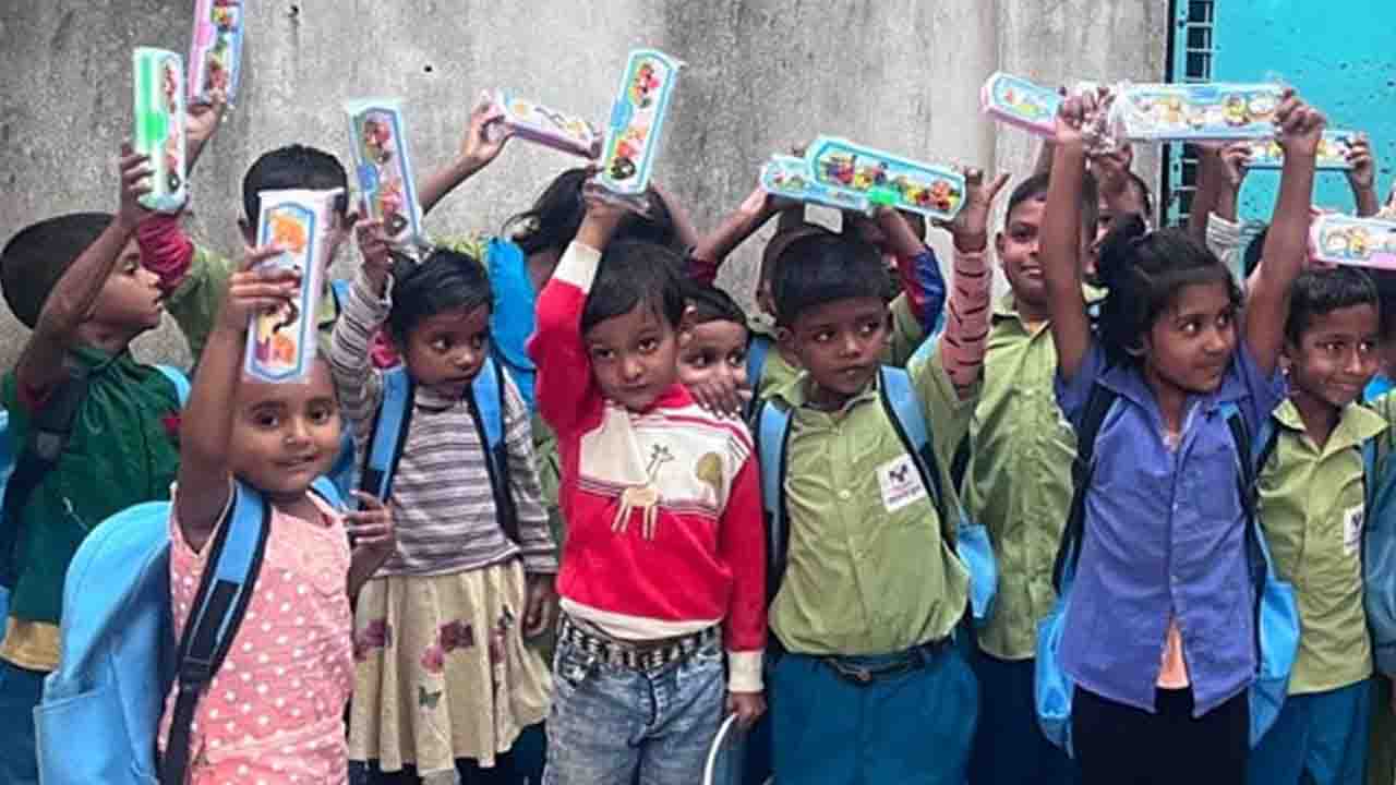 বসুন্ধরা শুভসংঘের শিক্ষা উপকরণ পেয়ে খুশি ২৫ শিক্ষার্থী