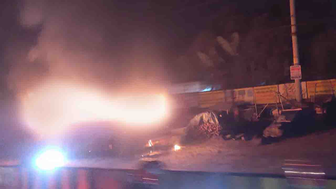 ঢাকা–আরিচা মহাসড়কে বাসে আগুন