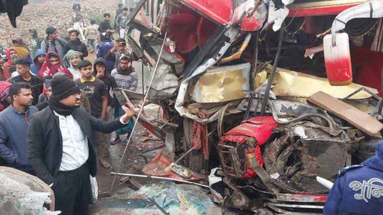 টাঙ্গাইলে দুই বাসের মুখোমুখি সংঘর্ষে আহত ২২