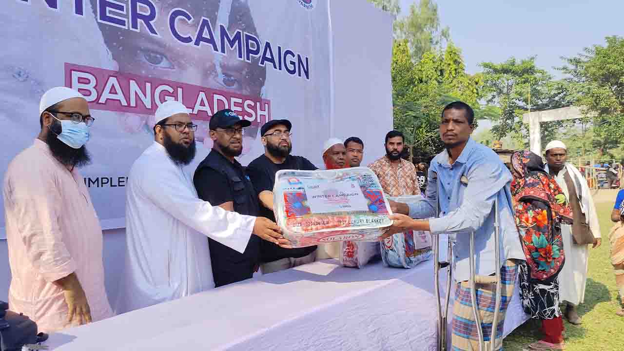 মানবিক সহায়তা ঠাকুরগাঁওয়ে শীতার্তদের জন্য উন্নত শীতবস্ত্র