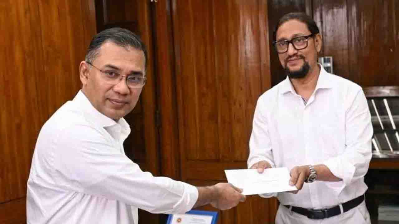 পরিচ্ছন্ন কর্মীদের দেড় কোটি টাকা দিলেন প্রধানমন্ত্রী