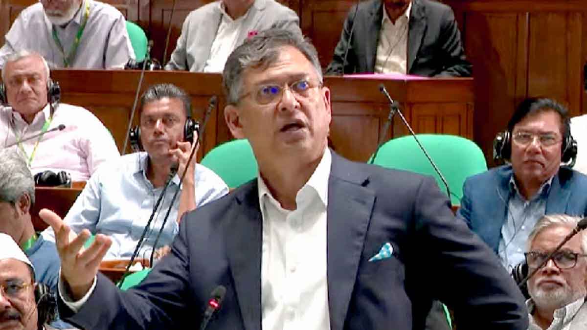 সাবেক উপদেষ্টা গায়ের জোরে বিসিবি দখল করেছিলেন: স্বরাষ্ট্রমন্ত্রী