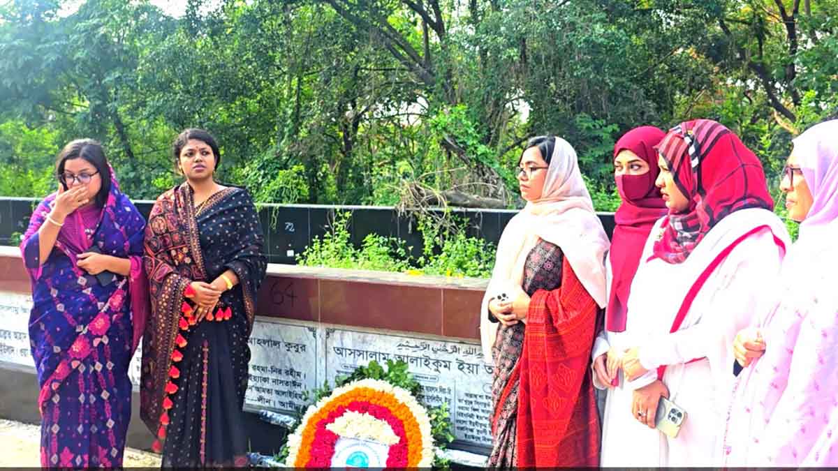 জুলাই শহীদ ও বুদ্ধিজীবী স্মৃতিসৌধে দুই নারী এমপির শ্রদ্ধা
