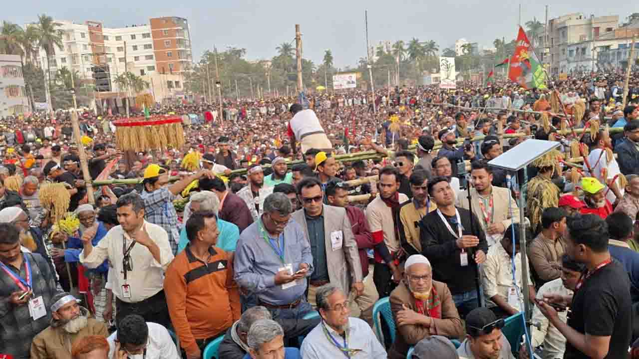 নওগাঁয় তারেক রহমানের জনসভাস্থল ও আশপাশ লোকে লোকারণ্য