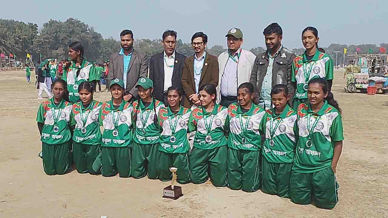 দিনাজপুরে ৫৪তম শীতকালীন জাতীয় ক্রীড়া প্রতিযোগিতার পুরস্কার বিতরণ