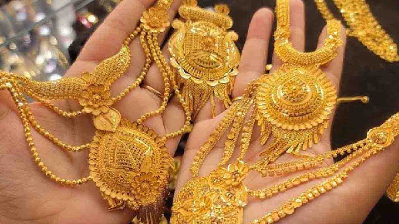 দেশের বাজারে আবারও বাড়ল স্বর্ণের দাম: ভরি কত?