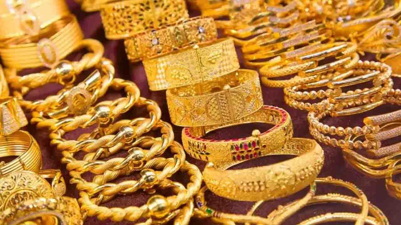 দেশের বাজারে আবারও বাড়ল সোনার দাম: আজ ভরি কত?