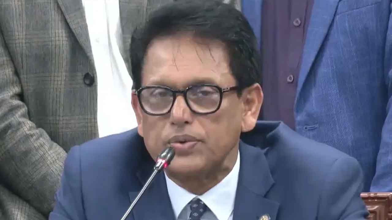 শিক্ষাপ্রতিষ্ঠানে অনলাইন-অফলাইন ক্লাস চালুর বিষয়ে যা বললেন মন্ত্রী
