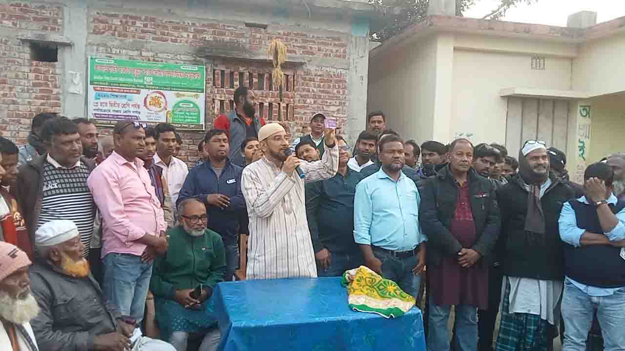 বিরলের রাজারামপুর ইউনিয়নে ধানের শীষের প্রার্থী পিনাকের গণসংযোগ ও পথসভা