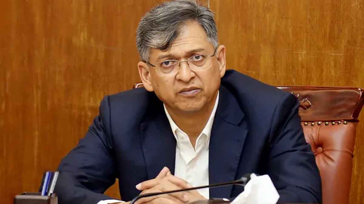আ. লীগ আমলের অস্ত্রের লাইসেন্স যাচাই করা হচ্ছে: স্বরাষ্ট্রমন্ত্রী