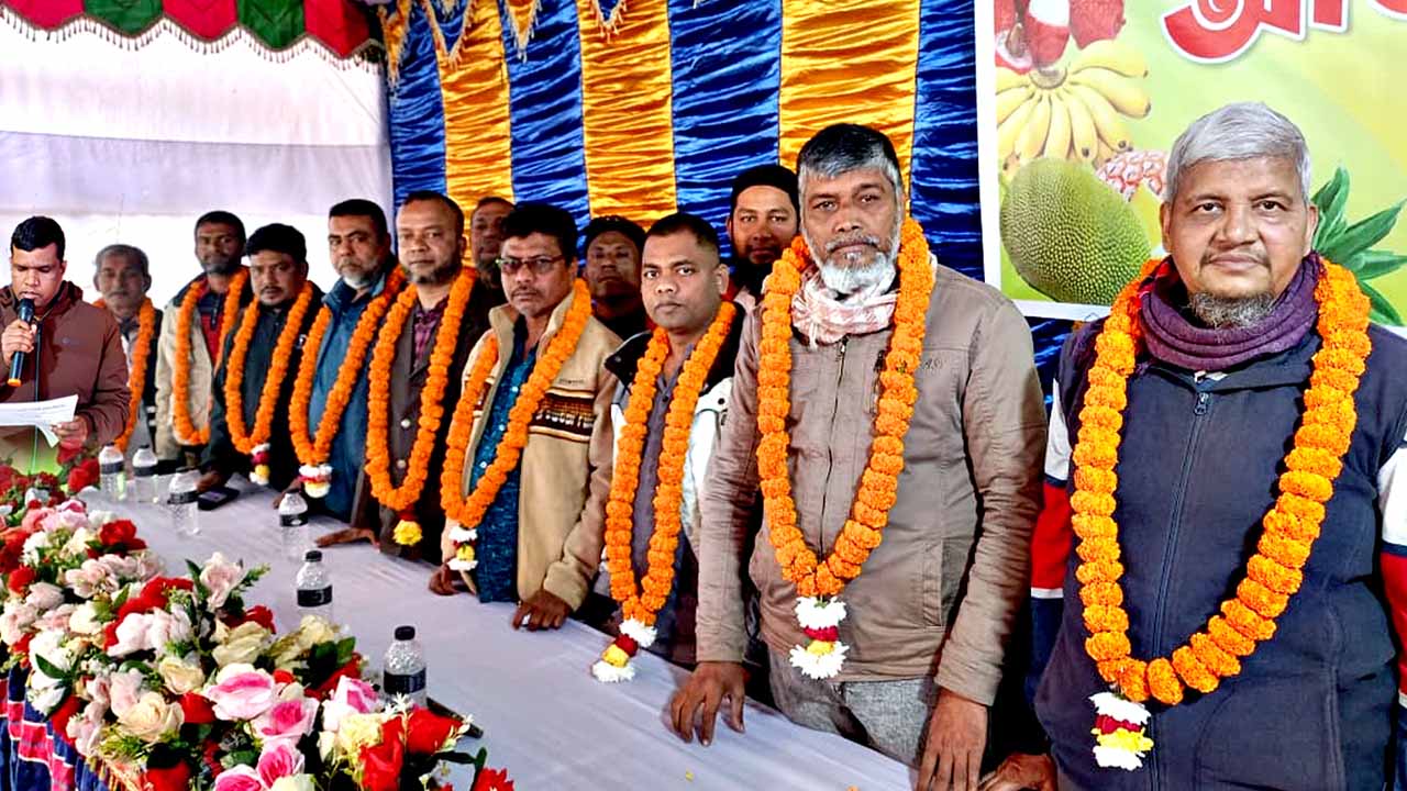 দিনাজপুর ফল আড়ৎদার ব্যবসায়ী সমবায় সমিতির অভিষেক অনুষ্ঠিত