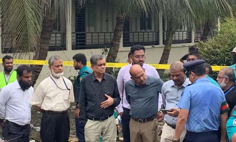 মাইলস্টোন স্কুল পরিদর্শনে গিয়ে শিক্ষার্থীদের তোপের মুখে আইন ও শিক্ষা উপদেষ্টা