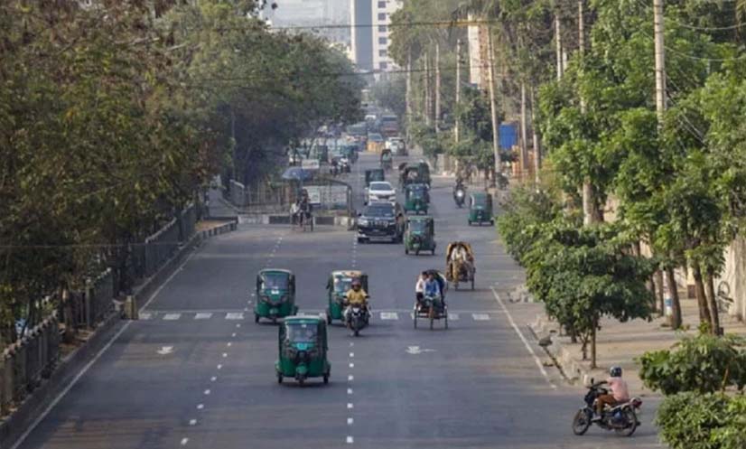ঢাকার বাতাস আজ সহনীয়, দূষণের শীর্ষে মানামা