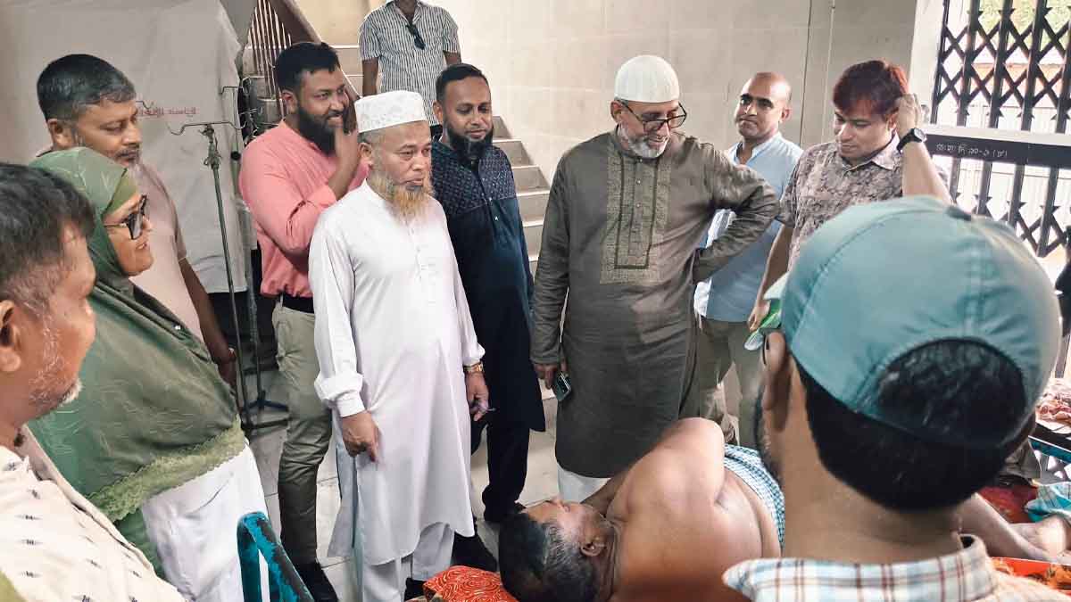 দিনাজপুর জেনারেল হাসপাতাল পরিদর্শন করলেন হুইপ আখতারুজ্জামান