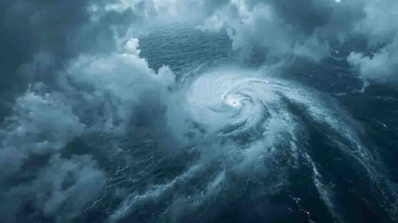 ঘূর্ণিঝড় ‘ডিটওয়াহর’ সর্বশেষ তথ্য জানাল আবহাওয়া অধিদপ্তর