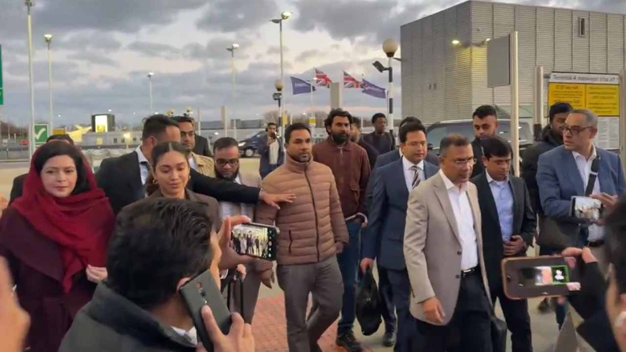 সপরিবারে হিথ্রো বিমানবন্দরে পৌঁছেছেন তারেক রহমান