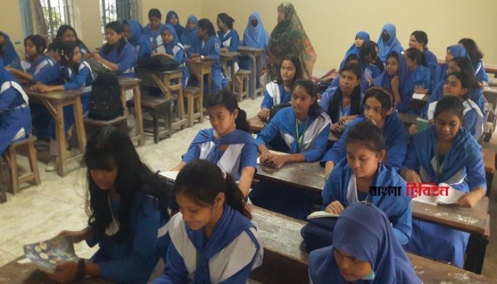 ক্লাসে ফিরেছে শিক্ষার্থীরা, ক্ষতি পোষাতে বদ্ধপরিকর শিক্ষকরা
