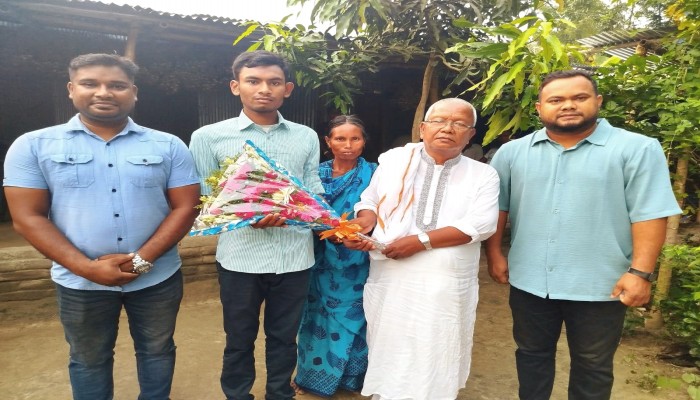 মেধাবী তুষারের ভবিষ্যৎ অনিশ্চিত: অর্থের অভাবে রাবিতে আইন পড়া নিয়ে দুশ্চিন্তা